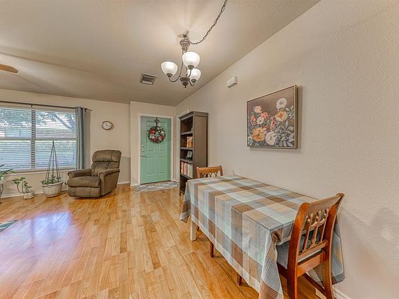 5th image of 960 Austin Ct