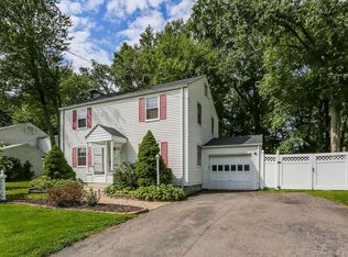 23 Seneca Rd, West Hartford, CT 06117