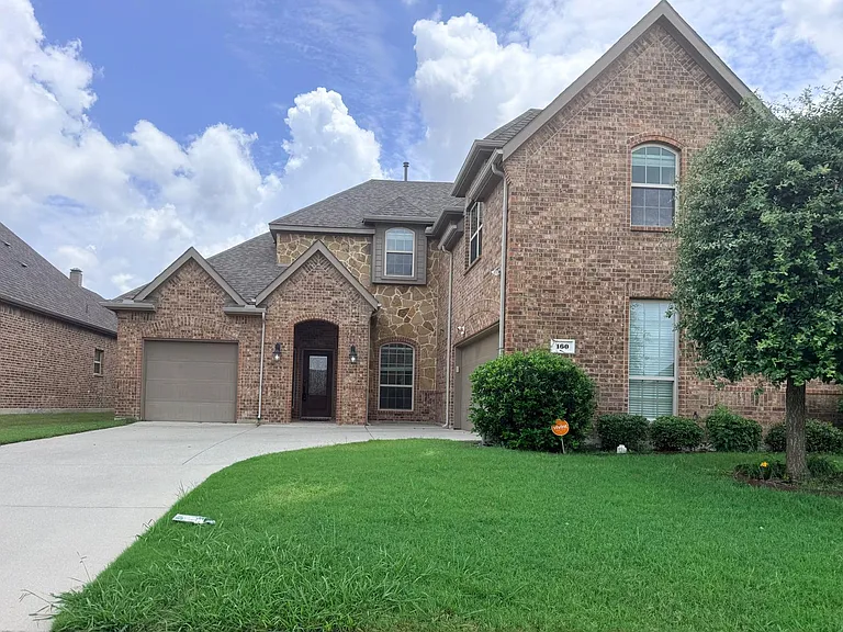 160 Stevenson Dr — Photo 1