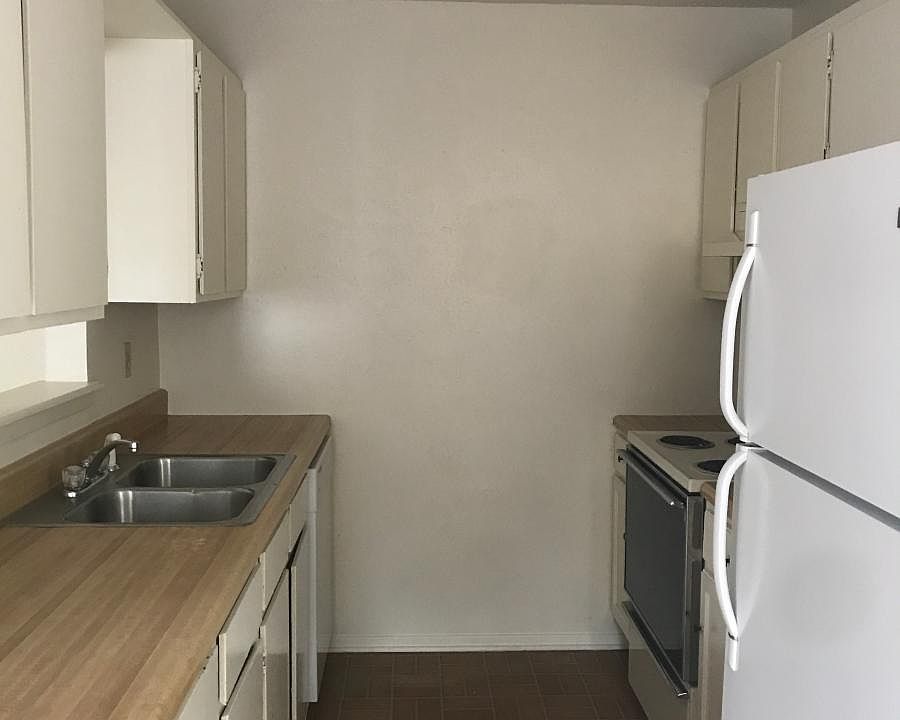 1st image of 302 S Green St APT 13