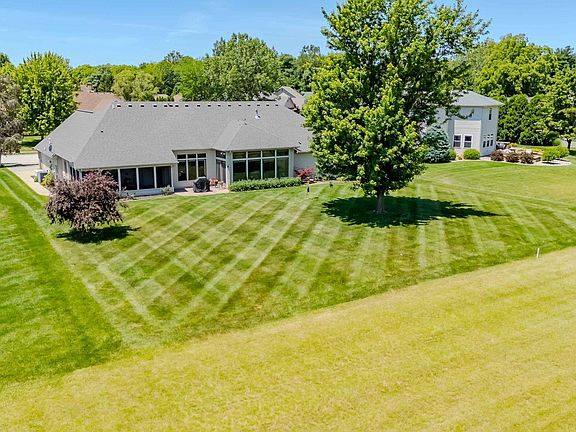 3rd image of 25 Garden Dr