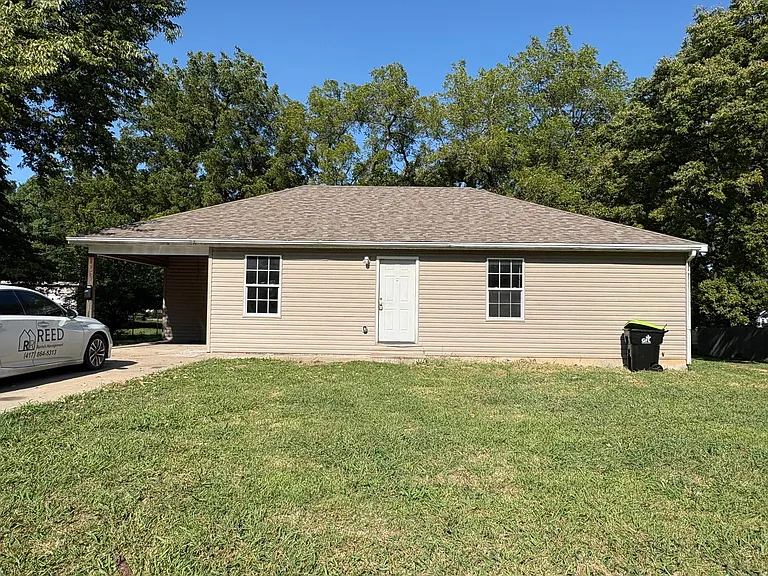 935 N Missouri Ave — Photo 1