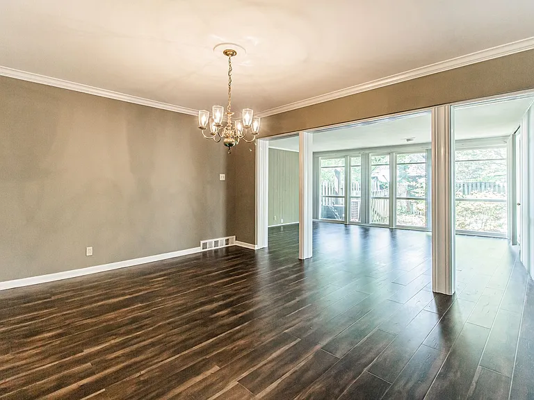 (293) 8301 Delmar — Photo 8
