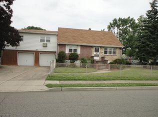 31 Oxford Ave, Rochelle Park, NJ 07662