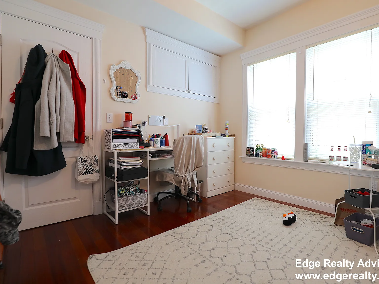 3 bed, 1000 sqft, $3,500 — Photo 4