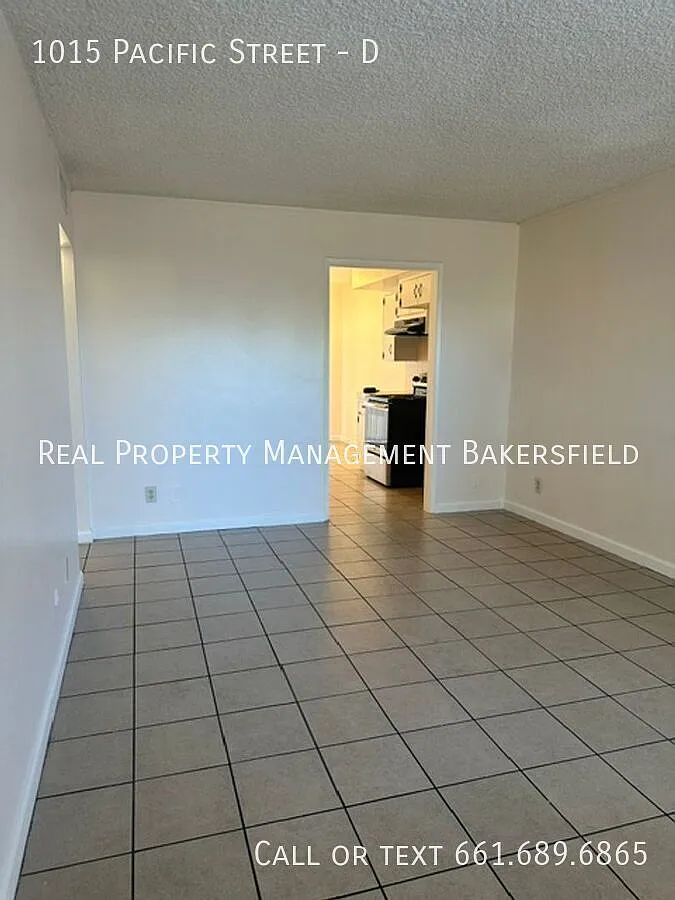 1015 Pacific Street Unit D - Move In Special: 1/2 First Months Rent!! — Photo 3