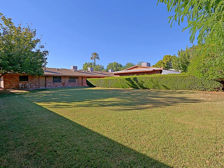 707 W Rose Ln — Photo 10