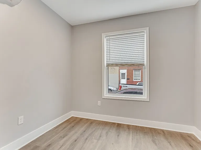 304 E Ontario St — Photo 5