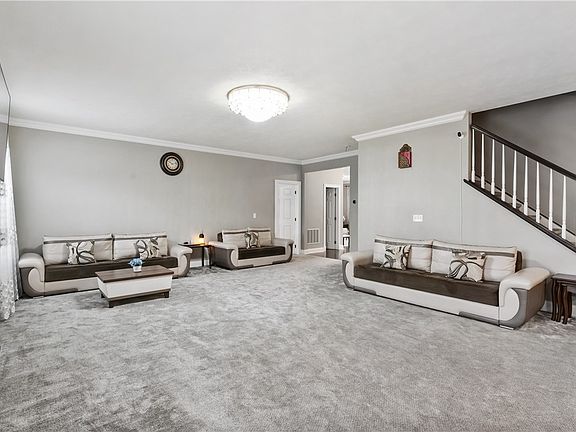 5th image of 141 Centennial Dr