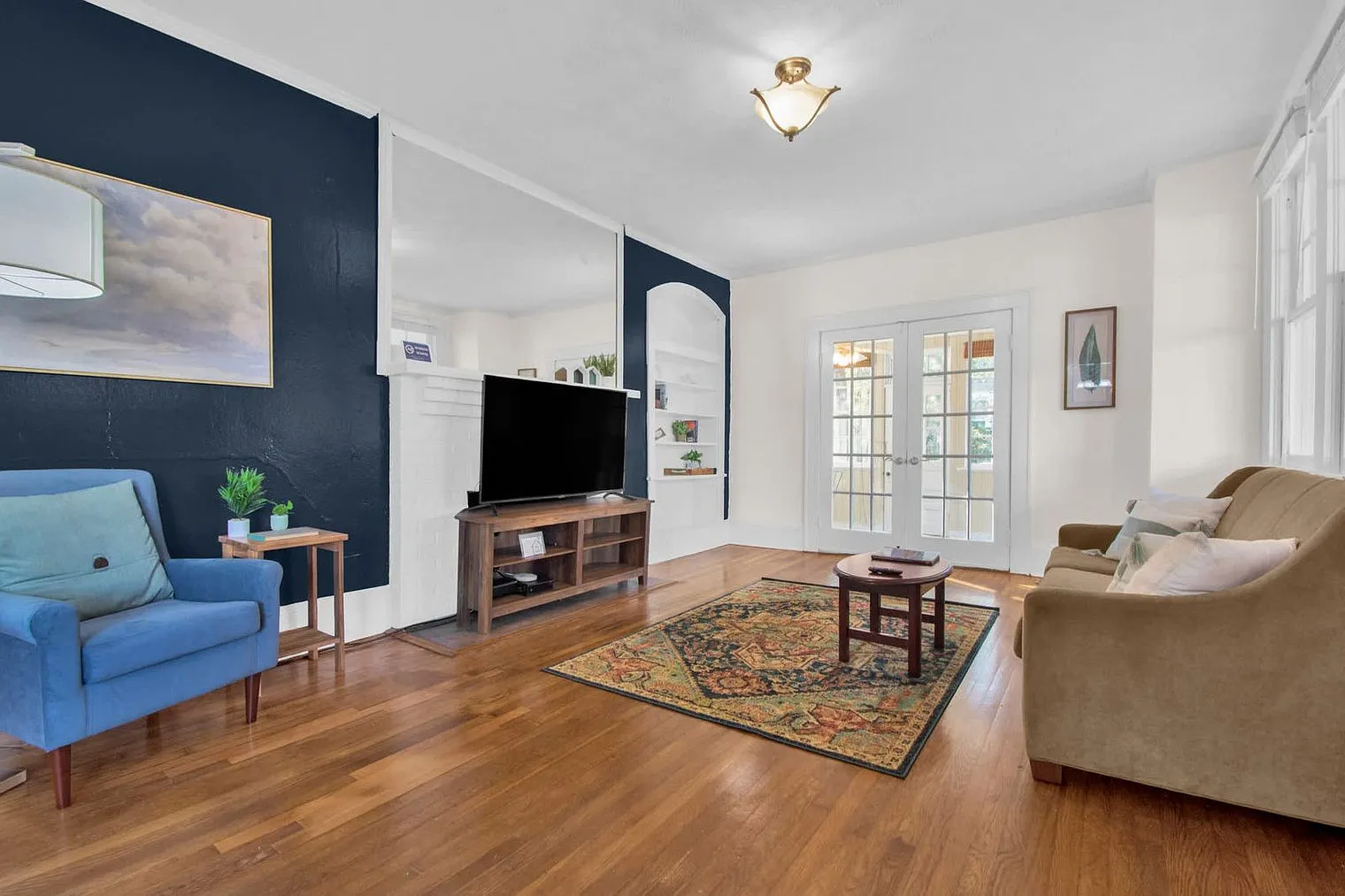 4 bed, 3.0 bath, 2077 sqft, $5,184 — Photo 3