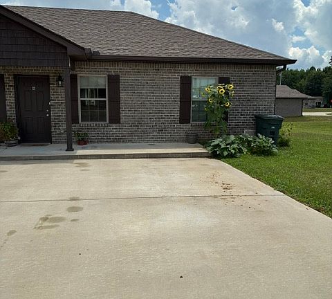 2nd image of 220 Kerr Way #B