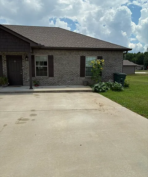220 Kerr Way #B — Photo 2