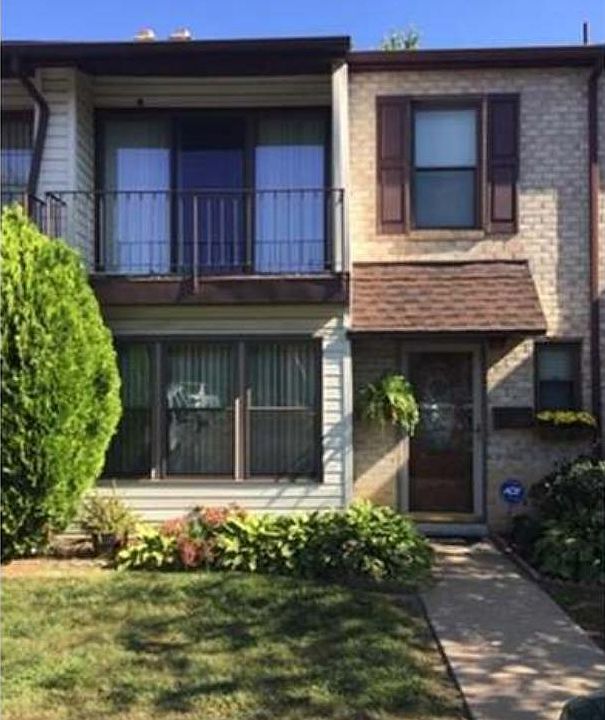 1st image of 212 East Ct