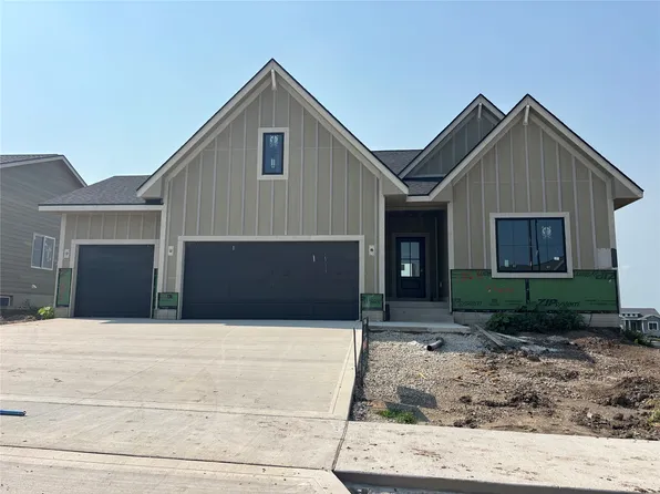 1825 Silver Maple Dr, Norwalk, IA 50211
