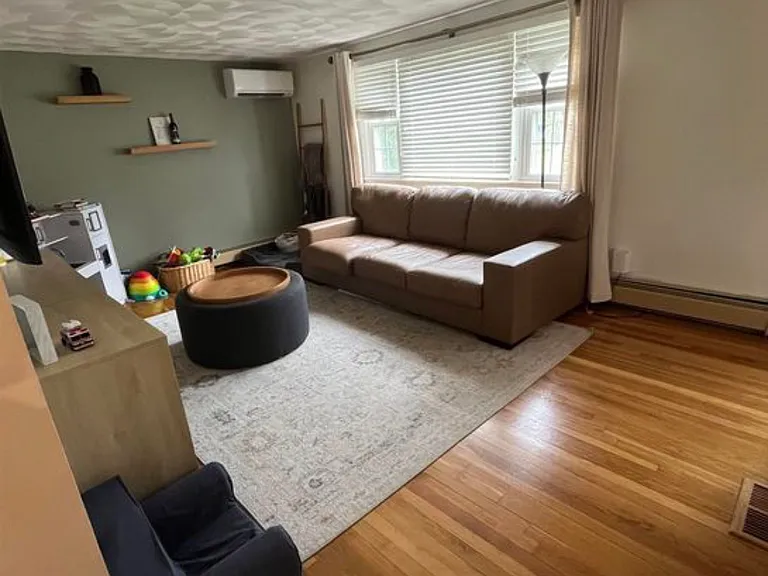19 Lou Ave — Photo 5