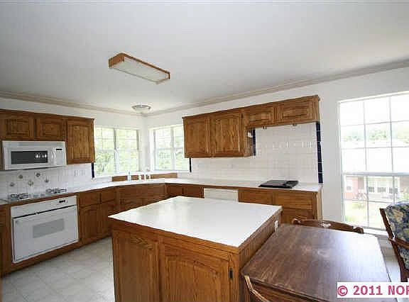 3rd image of 1349 Forest Ln