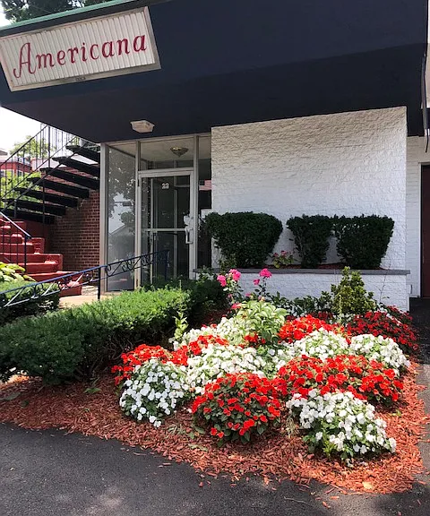 Americana Apartments — Photo 1