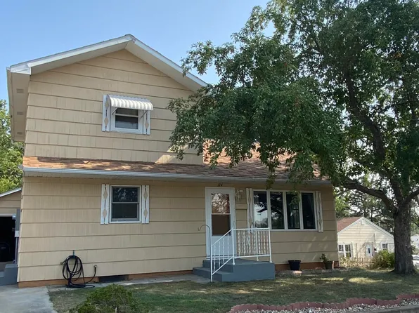 114 N Maple Ave, Pierre, SD 57501