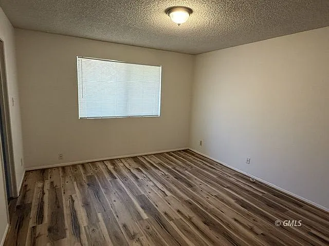 210 E Hunter Dr — Photo 8
