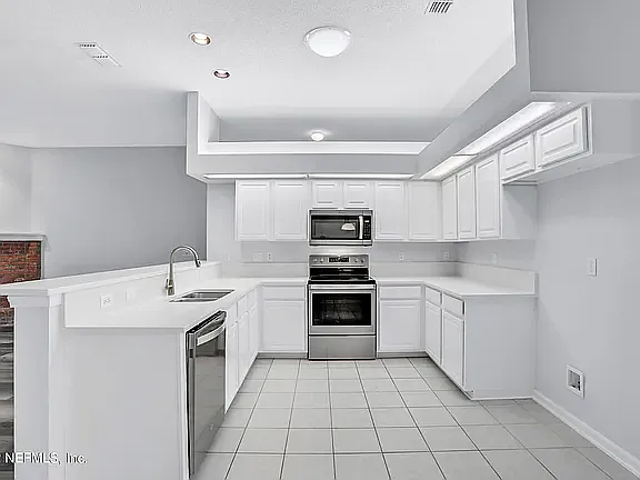 353 Maplewood Dr — Photo 9