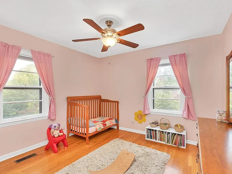 506 Acorn Ct — Photo 10