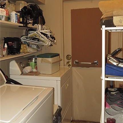 4th image of 2211 SW 51st Ct