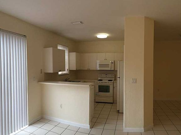 4th image of 1405 SE 24th Ct #272