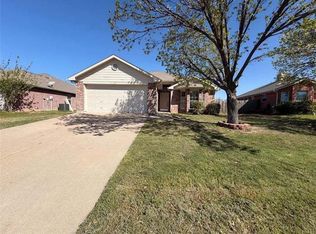101 Kings Way Dr, Rhome, TX 76078