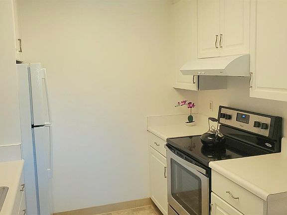 3rd image of 100 Thorndale Drive #255