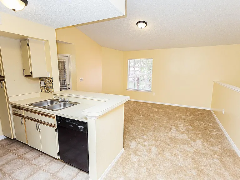 437 Fountainhead Cir #280 — Photo 3