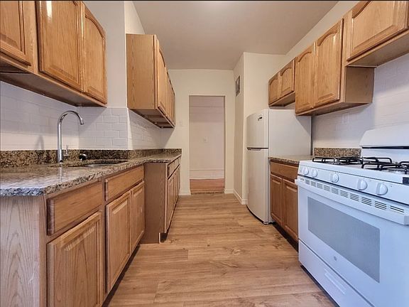 3rd image of 147 W 230th St APT 4K
