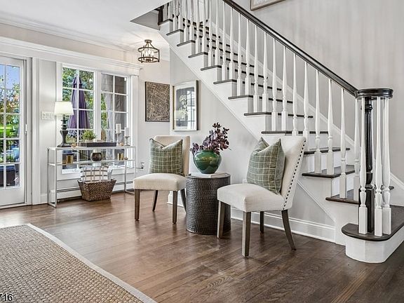 5th image of 586 Prospect Ave