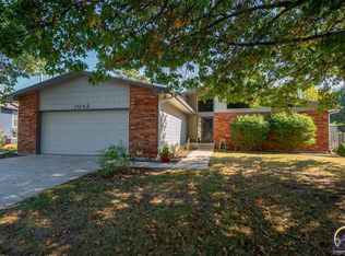 1042 SW Amhurst Ct, Topeka, KS 66604