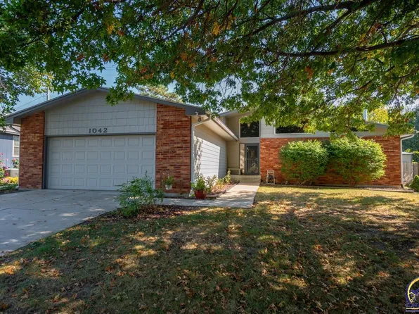 1042 SW Amhurst Ct, Topeka, KS 66604