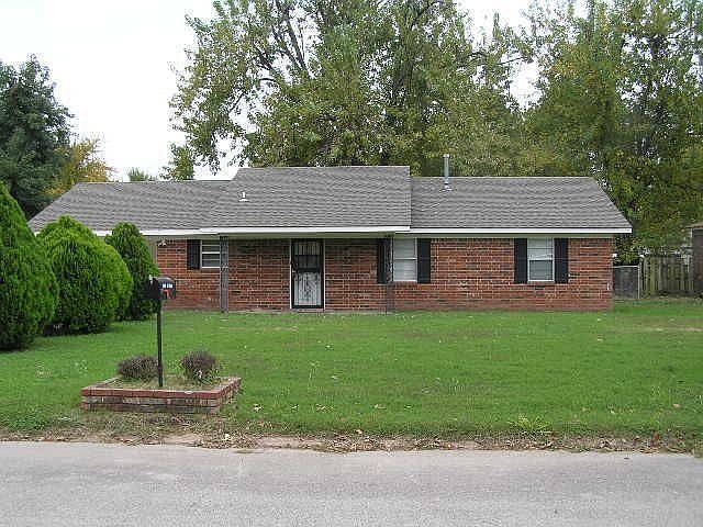 1st image of 2900 Ivy Dr