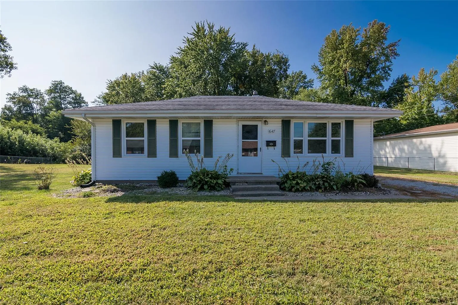647 Mill St photo 1