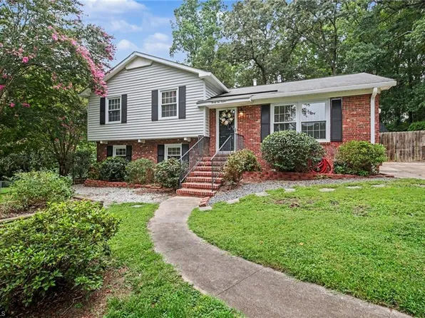 3212 Flanders Ct, High Point, NC 27265
