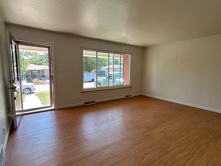1207 S Gray St — Photo 1