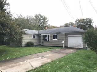 45 Willowdale Dr, West Seneca, NY 14224