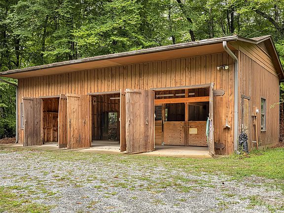 5th image of 989 Fox Mountain Rd