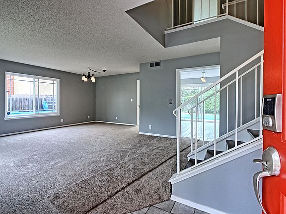 4th image of 291 Donner Ave