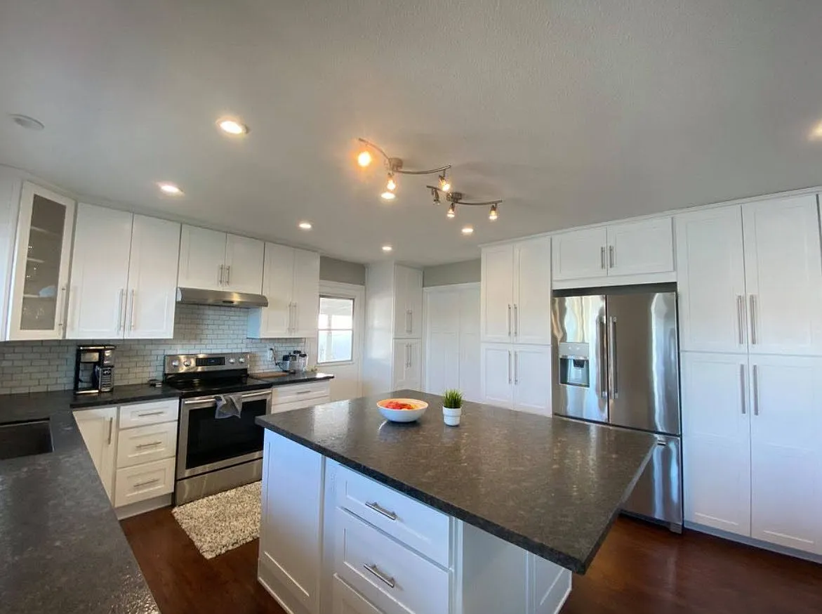 1053 Presidio Dr, Unit A — Photo 3