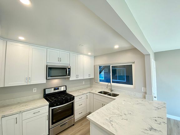 2nd image of 919 E Acacia Ave #A