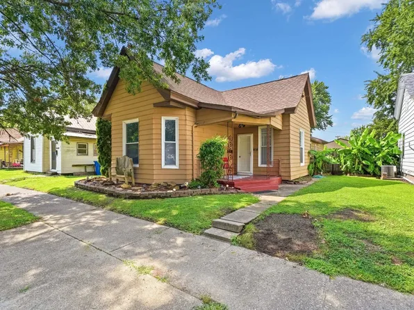 414 W 6th St, Mount Carmel, IL 62863