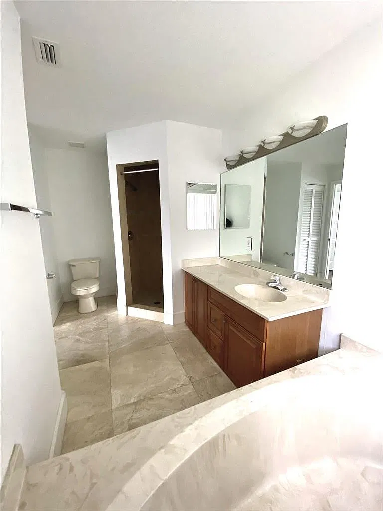 3 bed, 1961 sqft, $3,250 — Photo 3
