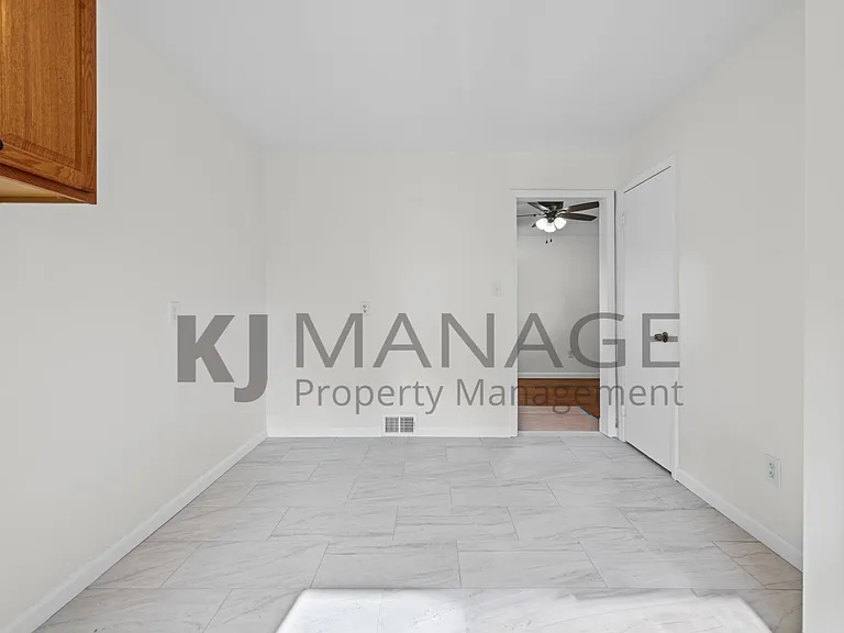 8417 Colonial Ln — Photo 4