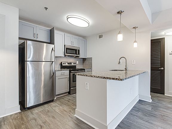 3rd image of 1500 Parkwood Cir SE APT 4012