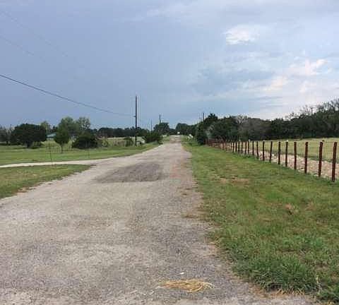 2nd image of 1201 Live Oak Trl