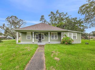 903 E Cedar St, Angleton, TX 77515