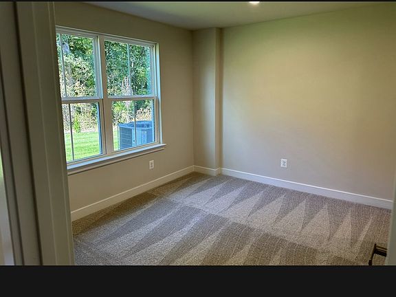 1st floor Guest bedroom